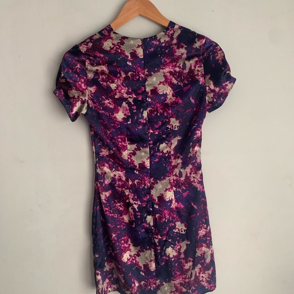 Deep V satin floral dress - Picture 4 of 4